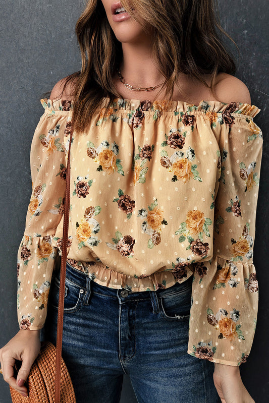 Top floral con volantes y hombros descubiertos