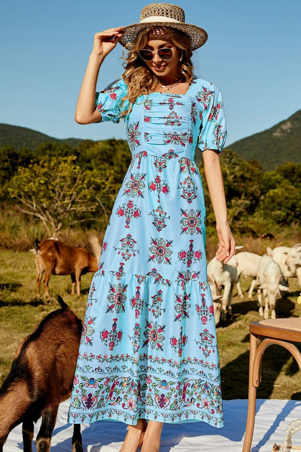 Vestido largo a capas con mangas abullonadas fruncidas florales