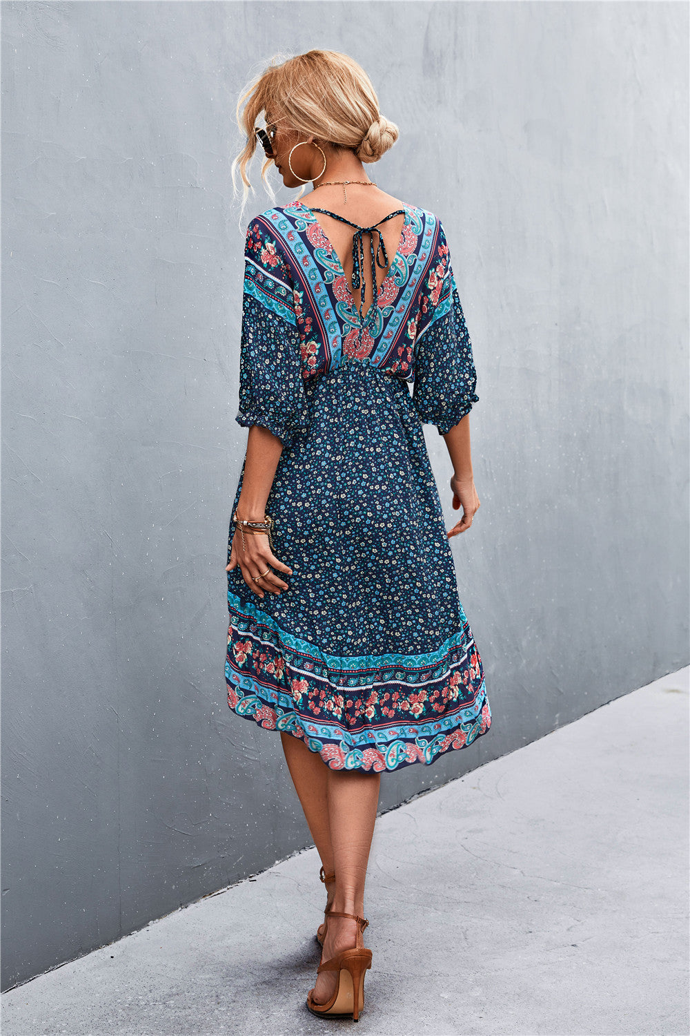 Vestido bohemio estampado con cuello en V