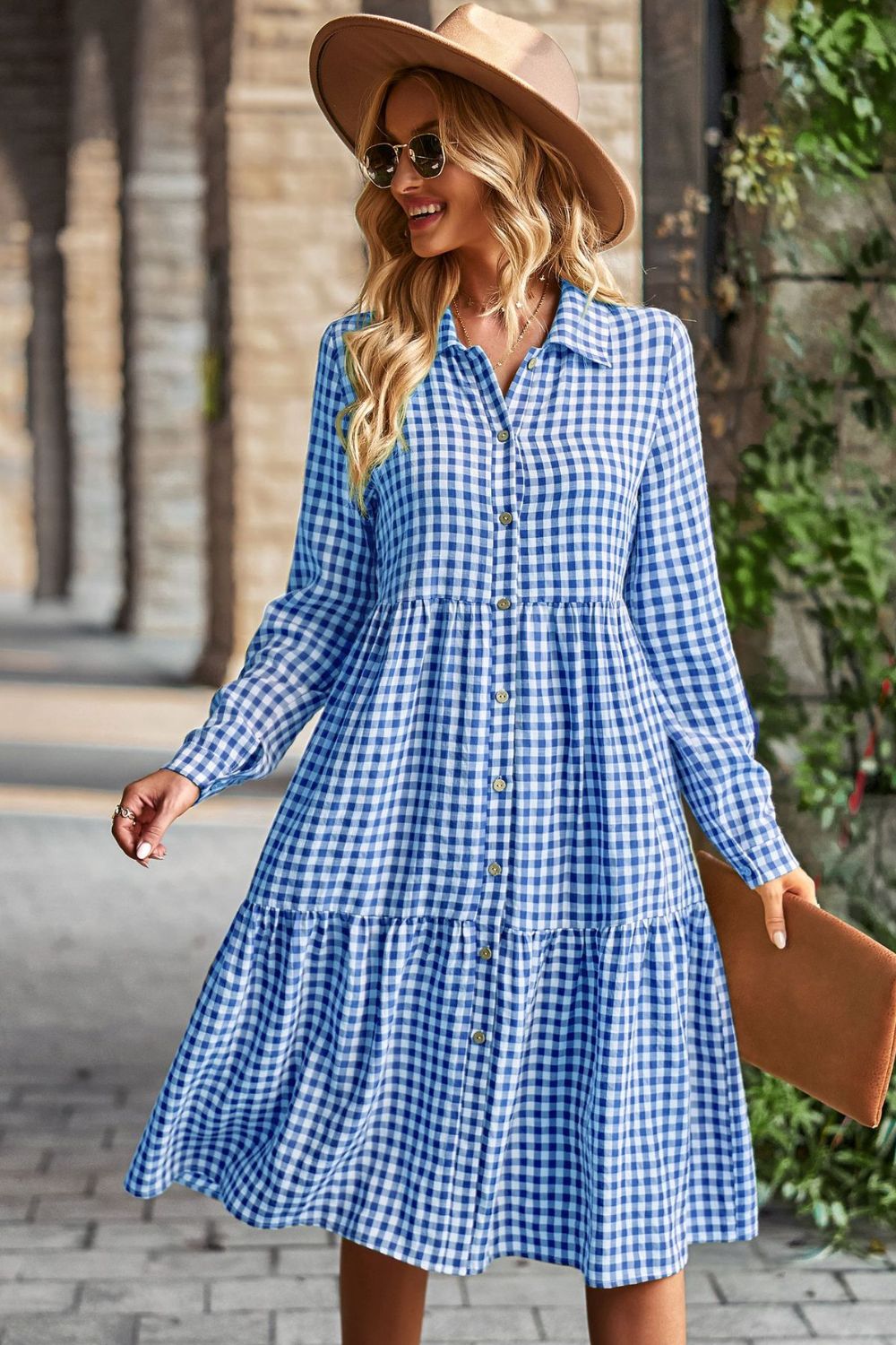 Vestido midi de manga larga con cuello con cuello