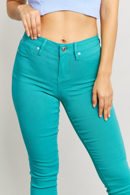 YMI Jeanswear Kate Hyper-Stretch Jeans ajustados de tiro medio de tamaño completo en verde mar