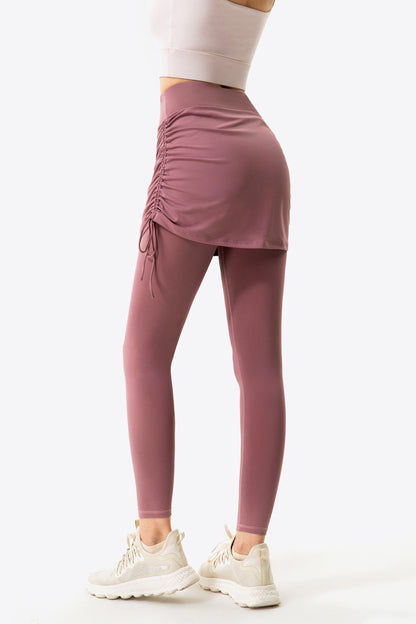 Leggings de yoga con capas fruncidas y cordón