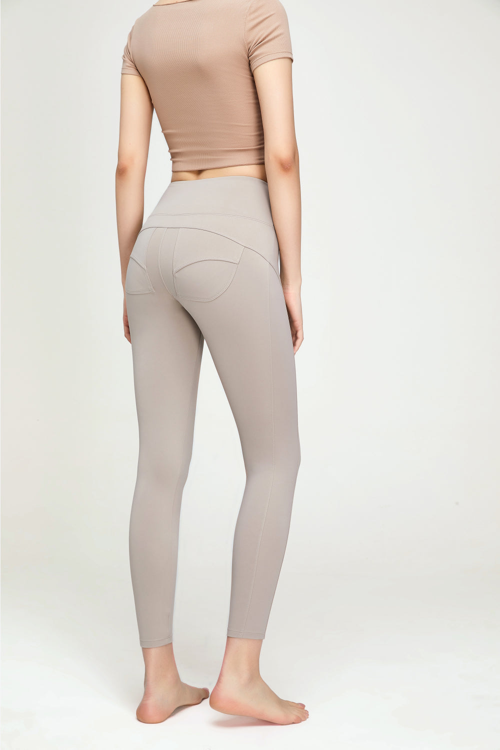 Leggings deportivos con cintura ancha y detalle de costuras