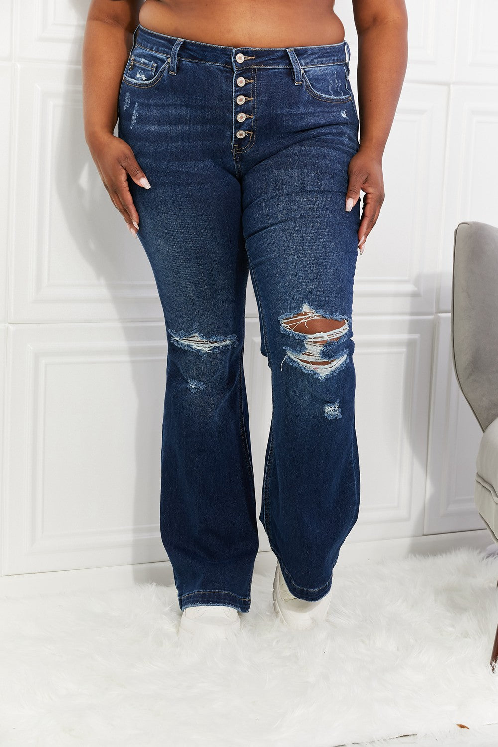 Kancan Reese Midrise Midrise Button Fly Flare Jeans de tamaño completo