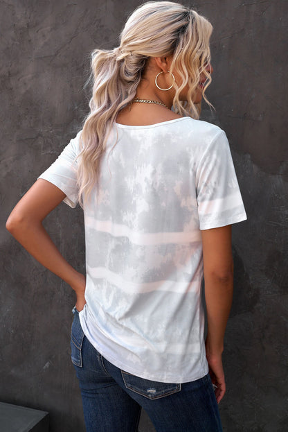 Camiseta con cuello henley tie-dye