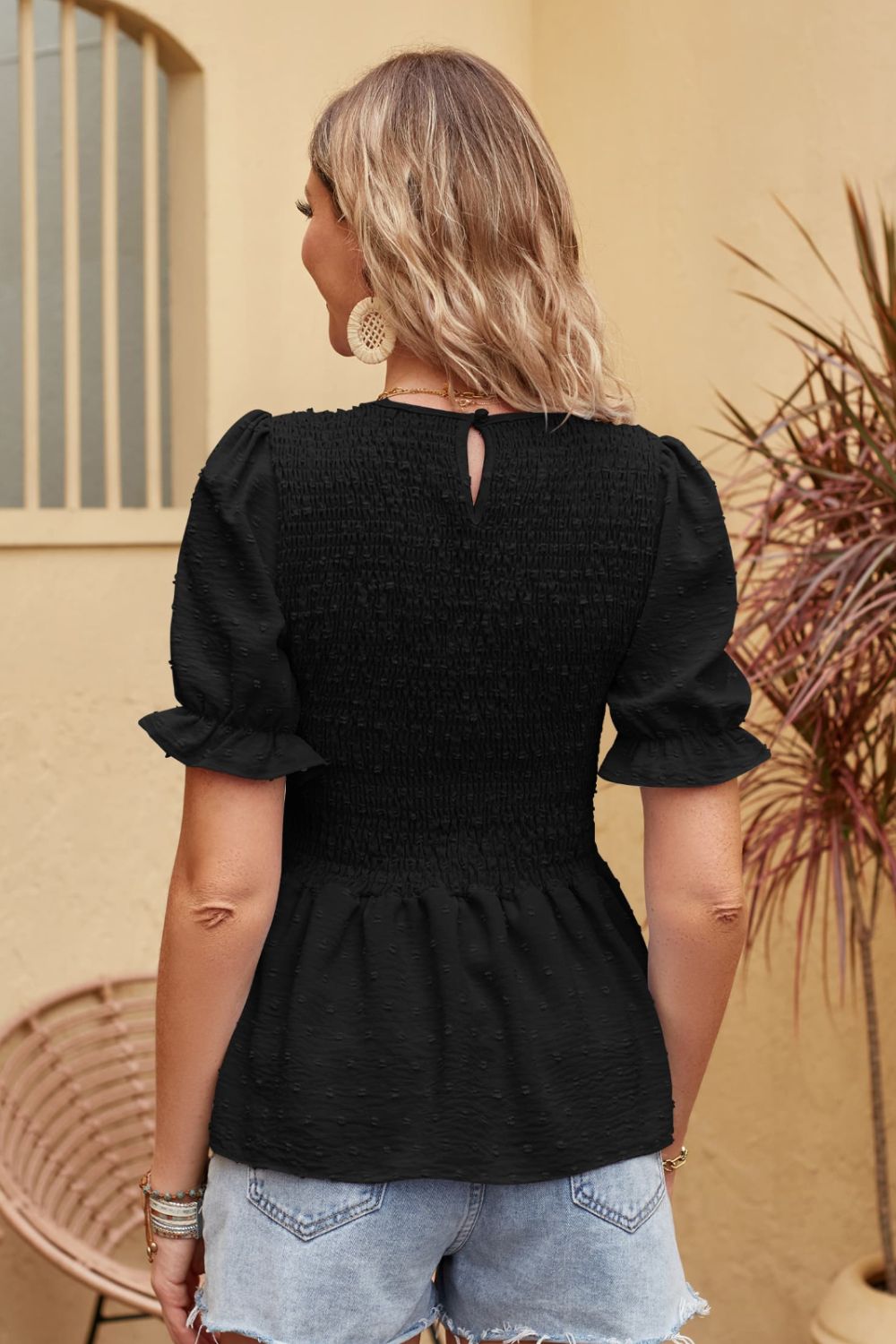 Blusa con peplum fruncido de lunares suizos