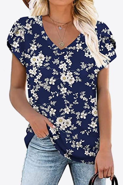 Blusa estampada con manga de pétalos y cuello en V