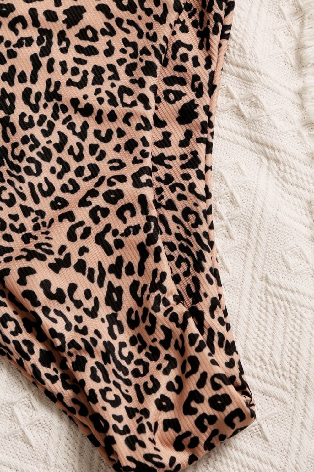 Conjunto de top y braguitas de baño de leopardo