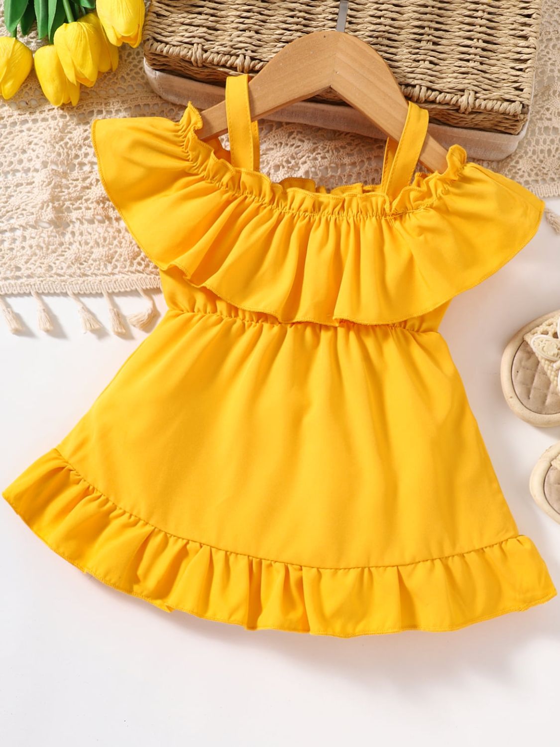 Vestido con dobladillo con volantes y ribete de volantes para niña