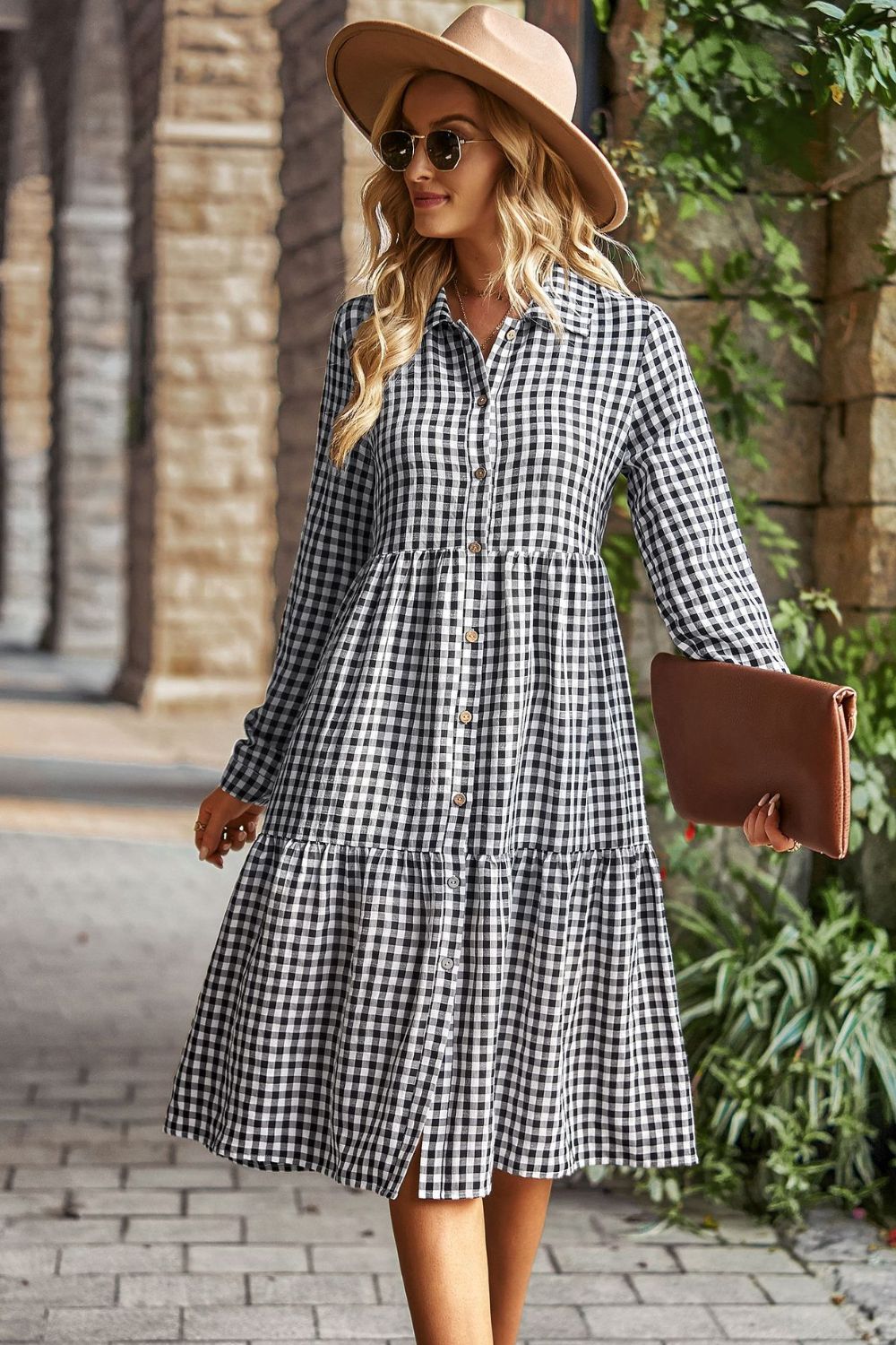 Vestido midi de manga larga con cuello con cuello