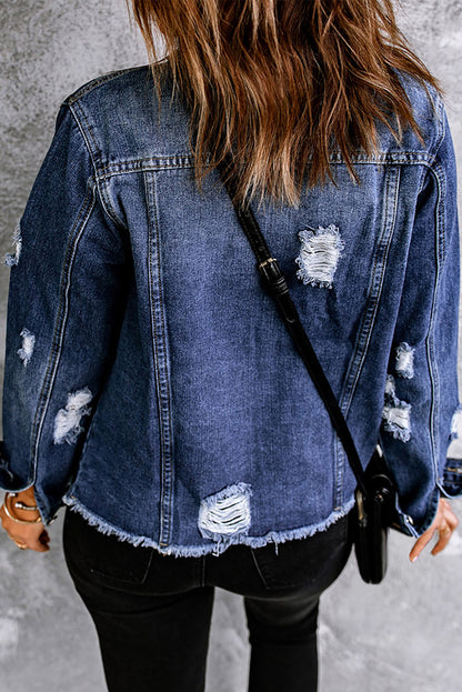 Chaqueta de mezclilla con botones desgastados y estampado mixto