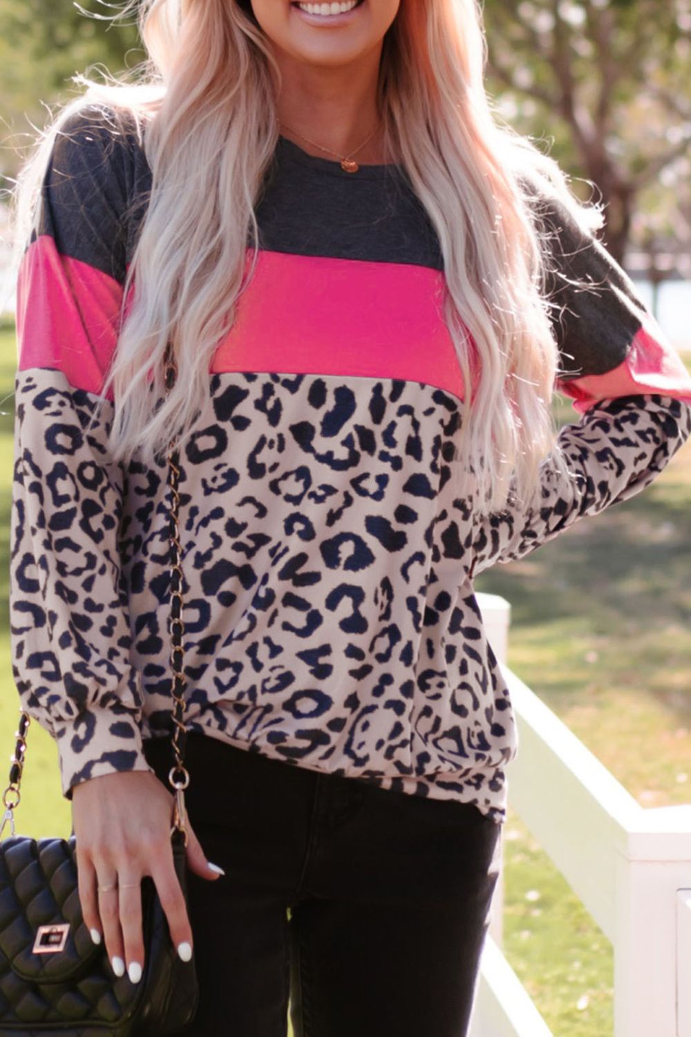 Top de manga larga con estampado de leopardo y bloques de color