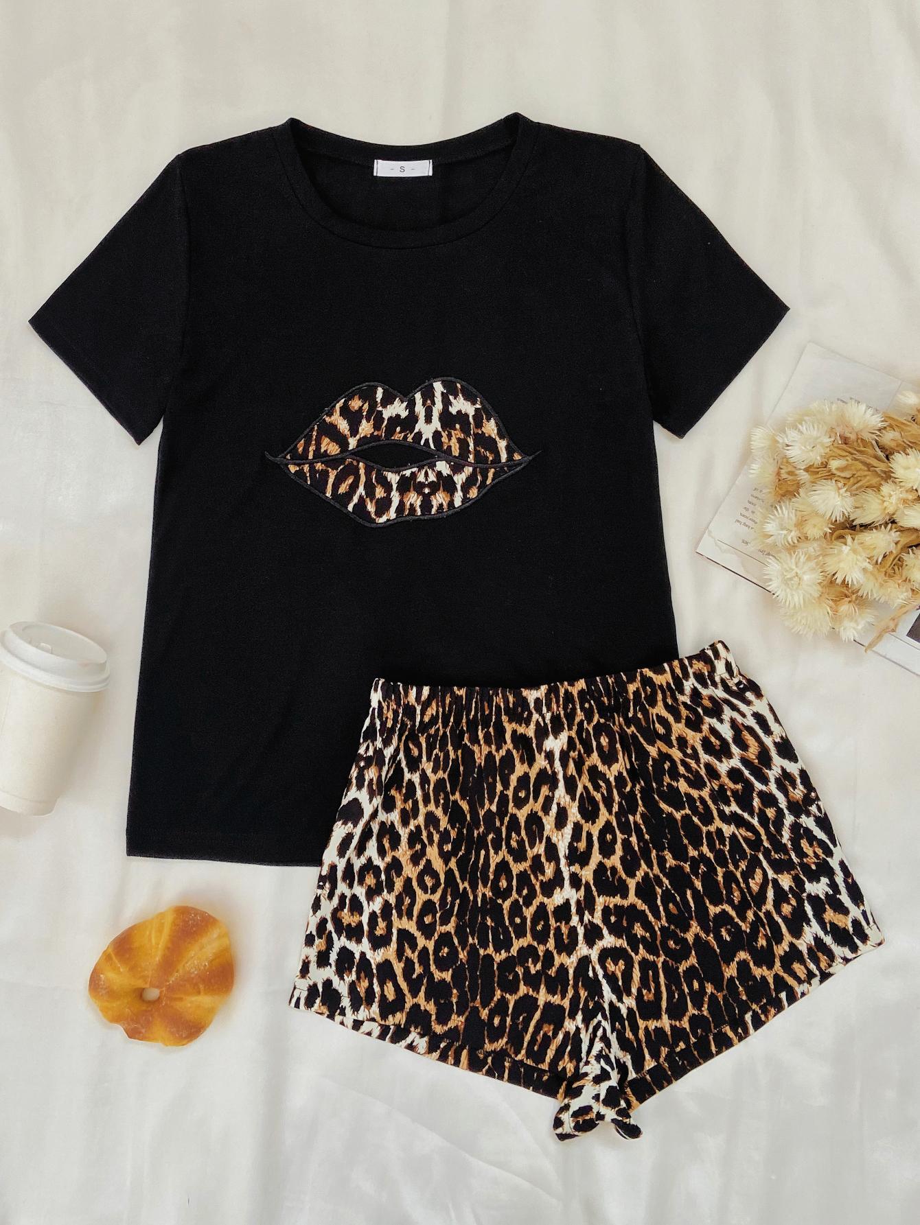 Conjunto de top y shorts con estampado de labios de leopardo