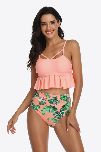 Traje de baño de dos piezas con volantes y estampado tropical