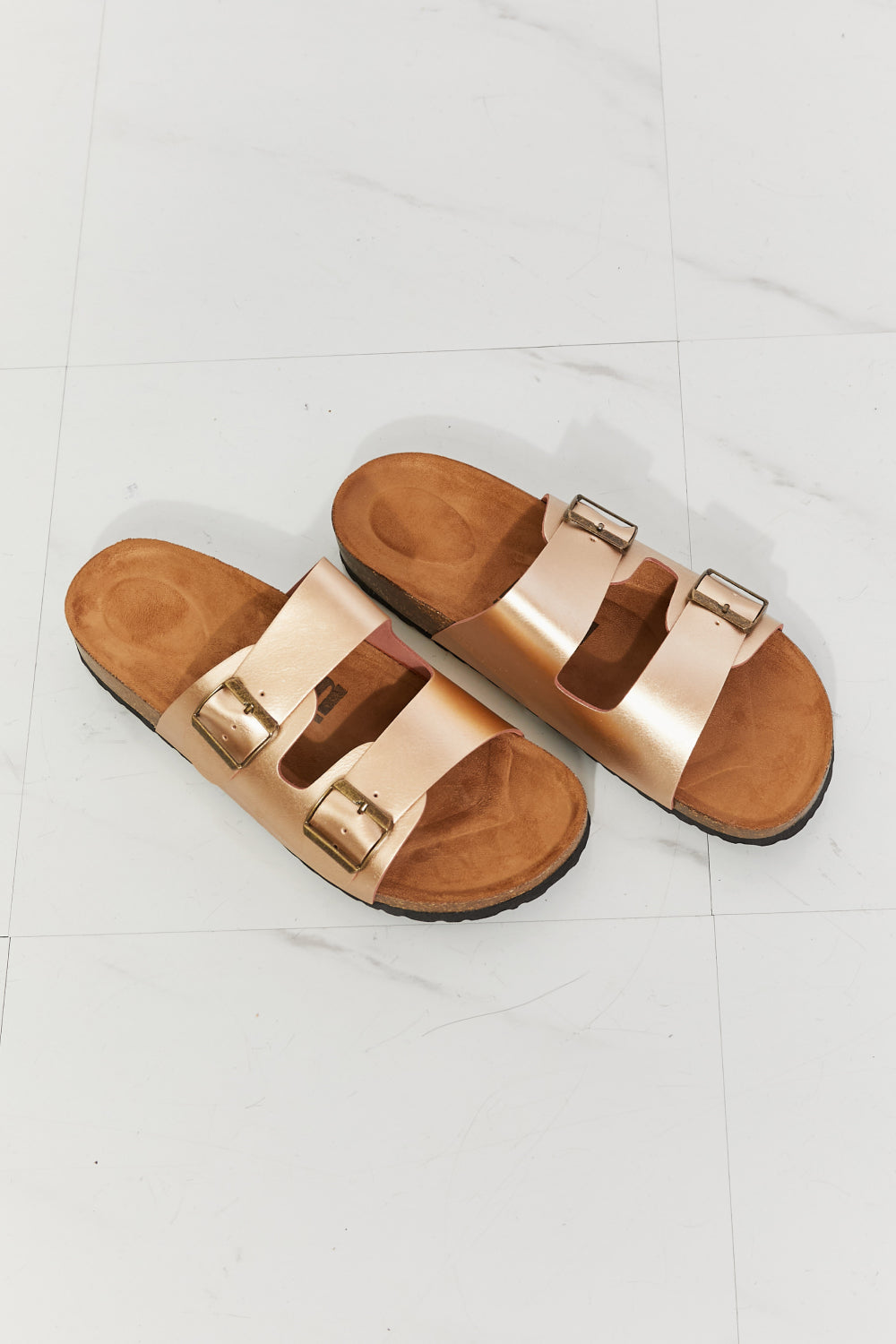 Sandalias doradas con tira doble Best Life de MMShoes