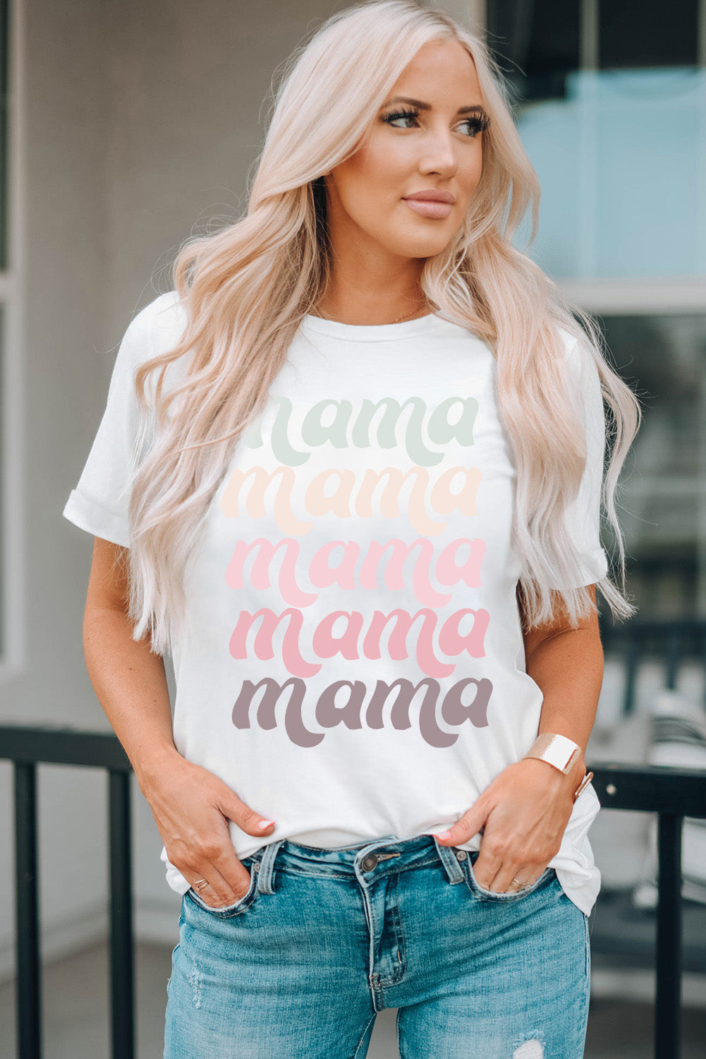 Camiseta MAMA con gráfico en contraste