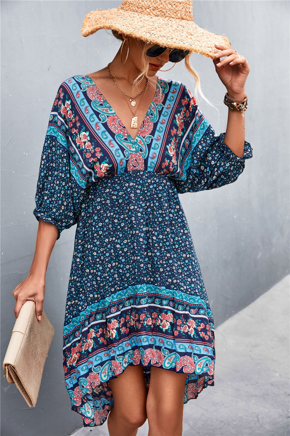 Vestido bohemio estampado con cuello en V