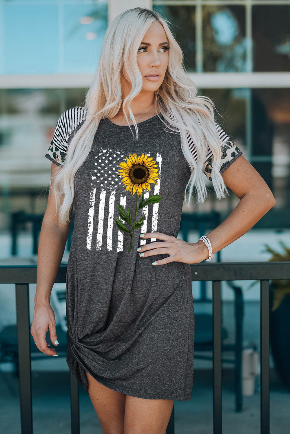 Vestido retorcido con estampado mixto de girasoles