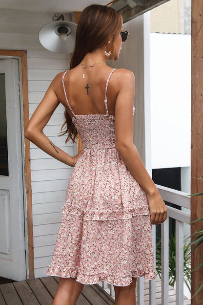 Vestido con detalle de lazo a capas con flores ditsy