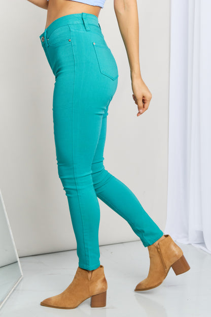 YMI Jeanswear Kate Hyper-Stretch Jeans ajustados de tiro medio de tamaño completo en verde mar