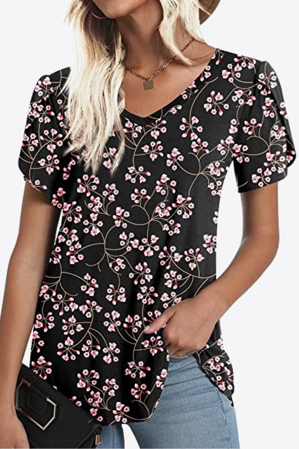 Blusa estampada con manga de pétalos y cuello en V