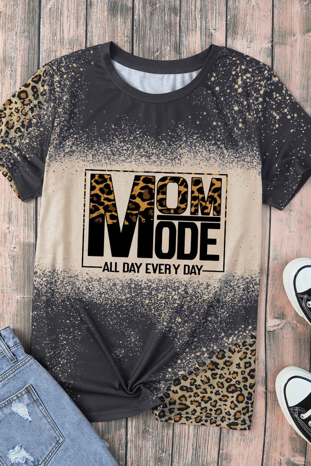 Camiseta de cuello redondo con estampado de leopardo