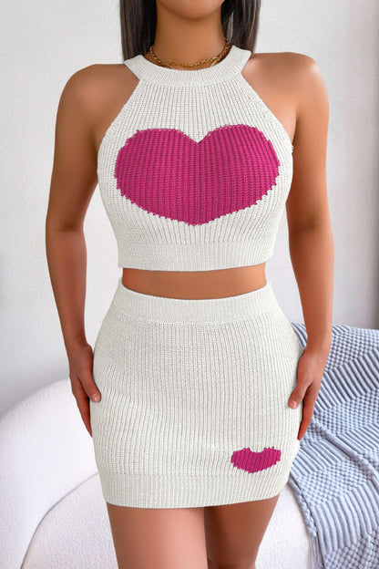 Conjunto de top y falda de punto acanalado en contraste con corazones