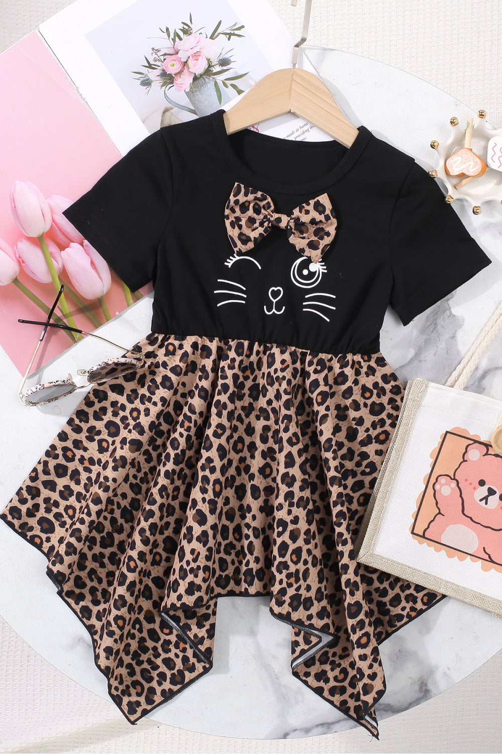 Vestido de niñas con estampado de leopardo y dobladillo empalmado