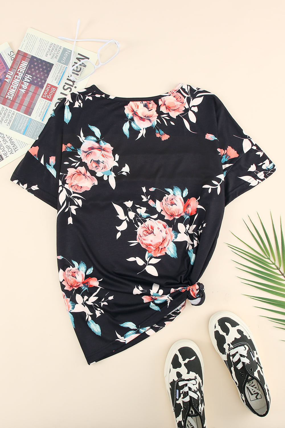 Camiseta floral de manga corta con cuello redondo