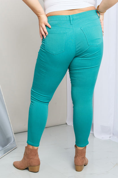 YMI Jeanswear Kate Hyper-Stretch Jeans ajustados de tiro medio de tamaño completo en verde mar